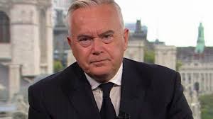 El periodista de la BBC que va comunicar al món la mort d'Elisabet II, al  centre d'un escàndol sexual