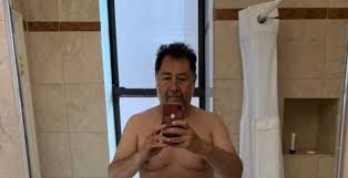 Noroña presenta 'malestar' y se aísla ante sospechas de #covid19. Norona Es Tundido En Redes Por Su Foto En Toalla Saliendo De Banarse En Hotel De Ny Diario De Morelos