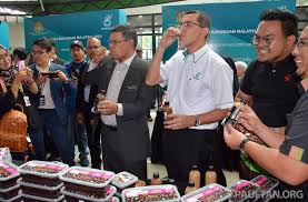 Sebuah kota industri dengan banyak sektor yang beragam seperti industri ringan, pertanian, dan tekstil. Petronas Terus Promosikan Produk Produk Iks Tempatan Di Rangkaian Kedai Mesra Seluruh Negara Paultan Org
