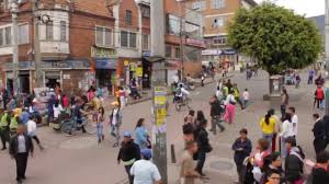 Un joven motociclista murió este sábado, después de que le hiriera en el cuello un cable que estaba atravesado intencionadamente en una vía de uno de los barrios donde se mantienen los bloqueos y las protestas en bogotá. Locales Del 20 De Julio Son Allanados Por Productos De Contrabando Periodico Amarillo