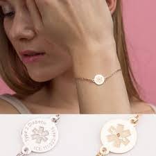 Meredith Crum's Instagram, Twitter & Facebook