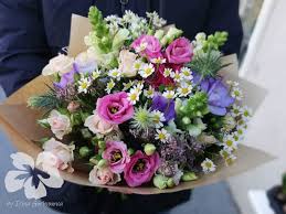Co říkáte počtem květin v kytici? Lucni Kytice Pink Petals Rozvoz Kvetin V Praze