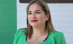 Con 4 meses trabajando, jefa de control de abasto del IMSS se va de  vacaciones a Jerusalén, echando mentiras.