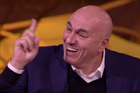 Si è scoperto che prima di fare il ministro, Guido Crosetto ha lavorato con Marlene  Kuntz e Afterhours