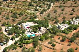 El agroturismo can lluc(ibiza)se encuentra en el centro de la ibiza rural.las 12 habitaciones cuentan con todo tipo de comodidades y disponen de baño completo. Can Lluc Ibiza 5 Sentidos