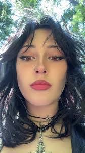 Ellie Moore's Instagram, Twitter & Facebook