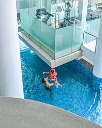 Wah, tidak heran jika kolam renang ini sering dipakai untuk perlombaan nasional maupun internasional. Hotel Paling Worth It Di Jakarta Pusat Menurut Saya Fasilitas Lengkap Ada Kids Corner Kolam Renang
