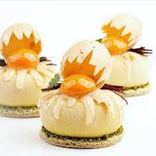 foudepatisserieun trompe l oeil pascal amusant du neerlandais peterremmelzwaal litchi orange yaourt patisserie decoration patisserie desserts a l assiette