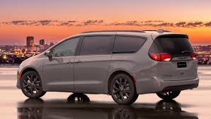 See the review, prices, pictures and all our rankings. 2021 Chrysler Pacifica Getting New Look And Eawd Hybrid Tech Autoblog