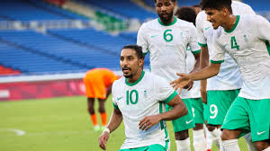 ورافق الأمير فهد بن جلوي في الوصول اليوم، لاعب المنتخب السعودي للجودو سليمان حماد (73 كجم)، وزميلته تهاني القحطاني (78 كجم)، ولاعبا المنتخب السعودي لرفع الأثقال محمود آل حميد (73 كجم) وسراج آل سليم (61 كجم)، إضافة لأعضاء الجهاز الطبي برئاسة الدكتور صالح الحارثي. Xry0r1g65jpmgm