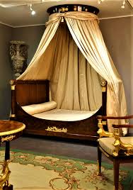 proantic lit bateau empire en acajou et bronze dore avec ciel de lit rond orne de masque endormi et des sc einrichten und wohnen alte mobel antike mobel