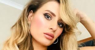 Kurveja piisaa! Sammy Braddy, 37,