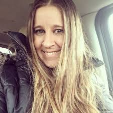 Lisa Jakubowski's Instagram, Twitter & Facebook