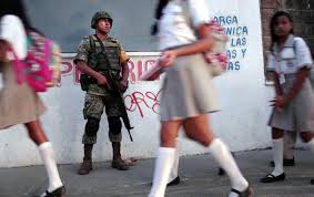Resultado de imagen para Dejan cartulinas de amenazas de extorsiÃ³n en escuelas del crimen organizado