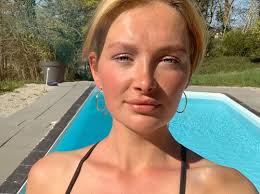 In de show deed ze een poging om of jij enig kind blijft of niet, aldus de blondine tegen haar dochtertje claire. De Leukste Foto S Van Maxime Meiland Op Een Rij Gewoonvoorhem
