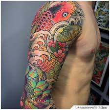 A la noche la flor se cierra y se hunde bajo el agua, cuando al amanecer se alza y vuelve a abrirse. Significado Tatuaje Pez Koi Historia Y Muchas Ideas De Tatuajes Para Ti