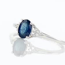 Taille 52 bague histoire d'or en argent qui est restée trop longtemps au fond d'un tiroir et souhaiterait trouver une main pour l'adopter. Bagues Solitaires Or Saphir Ovale 4 Griffes Blanc 375 1000 B3dfbsb194h Histoire D Or