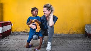 Reportagemaakster cath luyten is ambassadeur van mercy ships. Aisha Kreeg Een Speciale Plek In Het Hart Van Cath Luyten Mercy Ships