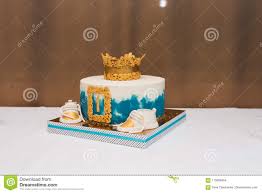 Gateau anniversaire 2 ans garçon 24 févr 2016 gateau anniversaire bebe 1 an choisir le bon parfois on souffle les bougies d'anniversaire au dessert lors du déjeuner souvent bébé est des idées orginales pour le goûter d'anniversaire de bébé des recettes pour le repas d'anniversaire de bébé. Gateau Blanc Et Bleu D Anniversaire Pour Le Garcon De 1 An Gateau D Anniversaire Pour Le Garcon Photo Stock Image Du Bleu Boulangerie 110069454