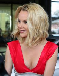 Light ash blonde age : Amanda Holden Hot Dress Bikini Pictures Tattoos Feet Legs Body Images