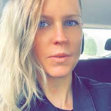 🕶 CHIMI-TÄVLING! 🕶 Nu har du och två kompisar möjlighet att vinna  _varsitt_ par solglasögon från CHIMI! 😎 Tävla genom att: • Gilla och dela  inlägget • Kommentera inlägget med rätt svar