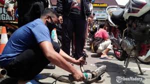 Disebabkan spm baru je habis, so aku tergerak nak tulis entri tentang lesen memandu. Cara Ambil Motor Yang Disita Polisi Karena Kena Razia Pastikan Penuhi Satu Syarat Ini Standar Tribun Madura