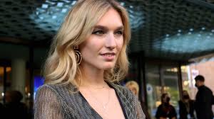 Exzesse unter Models: Manuela Frey: Cara kroch auf allen vieren durchs  Studio