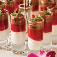 Verrines Chocolatees Coulis De Canneberges Et Yogourt Au Miel Les Recettes De Caty Coulis Recipe Food Food Print