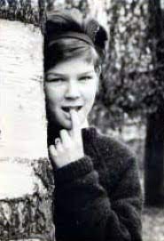 Op haar 17e won ze het cabaret de onbekenden dat plaatsvond in haar geboorteplaats. Lenny Kuhr Biografie