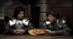 Croyant qu'il lui parle d'une femme quelconque, elle lui conseille de tuer son rival : Episode Les Cousins S03e29 Kaamelott Saison 3
