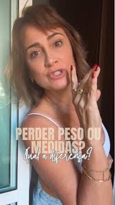 ⚖️ Todas essas mulheres pesam exatamente o mesmo peso : 65 kg. Mas observe  com atenção — nenhuma tem o mesmo corpo. 👉 O peso na balança não mostra: •  a proporção