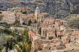 Un año más, tenemos la oportunidad de votar qué pueblo nos enamora, nos acoge y nos sorprende y coronarlo con el título de 'capital del turismo rural 2021'. Los 100 Pueblos Mas Bonitos De Espana Sitios De Espana