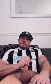 HOT TATTOOED CHAV ALPHA WANK BIG DICK AND CUM - ThisVid.com