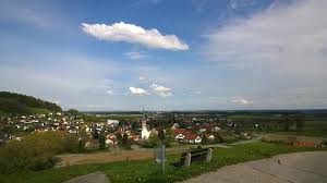 Es ist sonnig, jedoch ziehen einige regenwolken vorbei. Aschau Am Inn Mapio Net