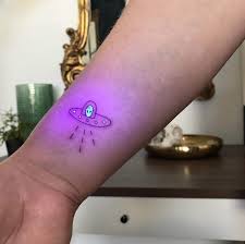 My black light tattoo by fifthelement713 on deviantart. 20 Super Fun Uv Tattoos By Australian Tattooist Tukoi Oya Tattooblend