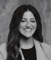 Ellen Plank's Instagram, Twitter & Facebook