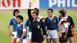 Se quedó en fase de grupos al perder rápidamente sus primeros dos partidos, 1 a 0 ante el local. El Recuerdo De Maradona De La Final De Italia 1990 As Argentina