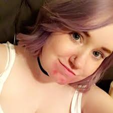 Maxine Everett (@MaxEverettxo)