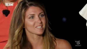 Temptation Island: Maria De Filippi schiva il rischio sovraesposizione con  una lieve variazione sul tema