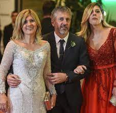 Maybe you would like to learn more about one of these? Lionel Messi Mutter Und Shakira Sorgen Bei Hochzeit Fur Affront Welt