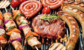 Per preparare la grigliata di carne, come prima cosa occupatevi della marinatura della carne. Carne Alla Brace Come Prepararla E Quali Spezie Usare