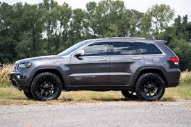 2 5in Leveling Lift Kit For 2011 2019 Jeep Grand Cherokee Wk2 4wd 60300 Rough Country Suspension System Jeep Grand Cherokee Lifted Jeep Cherokee Jeep Grand