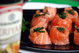 Ricorda, sashimi non è sinonimo di carpaccio, per. Sashimi Roll Di Salmone E Tonno Con Erba Cipollina