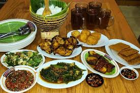 Set ayam bakar dan set ayam penyet menjadi salah satu pilihan utama orang ramai yang singgah ke sini. 15 Ayam Bakar Enak Di Bandung Yang Bumbunya Meresap Hingga Ke Tulang Halaman All Kompas Com