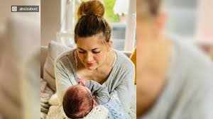 Simple viewer to download instagram story photo and videos on iphone, android instagram stories are a feature on instagram that allows users to post photos or videos that vanish after 24 hours. Nina Bott Leidet Unter Starken Schmerzen Autoimmunkrankheit Der Schilddruse