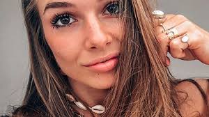 April 2021, 09:06 uhr•ulm von emily bader. Radio Moderatorin Sorgt Fur Furore Stars