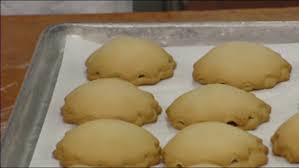 Brush dough lightly with some of the beaten egg, then spread 1/2 the surface with 3/4 cup of the raisins, pressing them in carefully. Raisin Filled Cookies Wnep Com