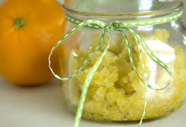 Fini La Poubelle Voici Comment Recycler Ses Pelures D Orange Gommage Au Sucre Comment Recycler Orange