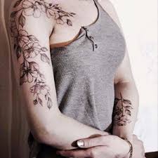 Omuz, göğüs, sırt, bel, ayak gibi uzuvlara da dövmeler yapan bayan dövmeci genellikle kalp dövmelerini tercih ediyor. Kadin Ust Kol Dovme Modelleri Woman Upper Arm Tattoos 2 Dovme Dovme Modelleri Kadin Dovme Modelleri