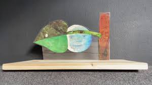 Du, kleine unscheinbare raupe, kannst zu einem schönen schmetterling wachsen und mit deinen talenten hinaus in die welt. Erzahlschiene Die Kleine Raupe Nimmersatt Von Eric Carle Youtube